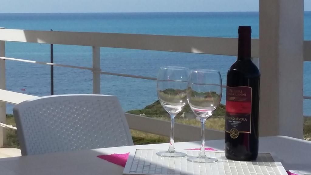 Villa Vista Mare Tra I Luoghi Di Montalbano Punta Secca Exterior foto