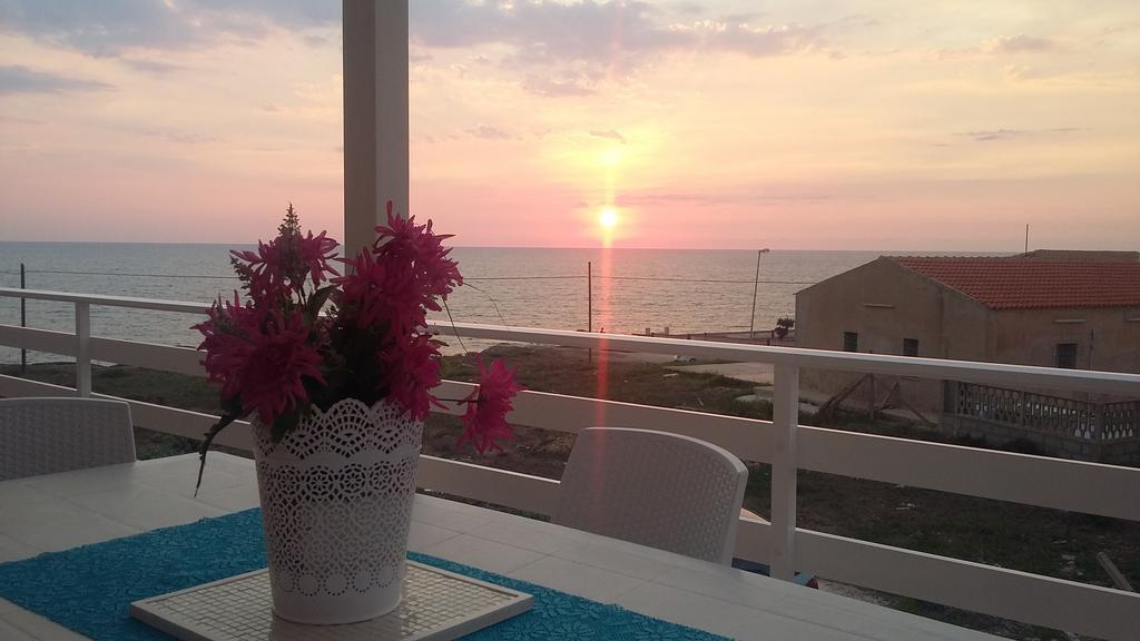 Villa Vista Mare Tra I Luoghi Di Montalbano Punta Secca Exterior foto